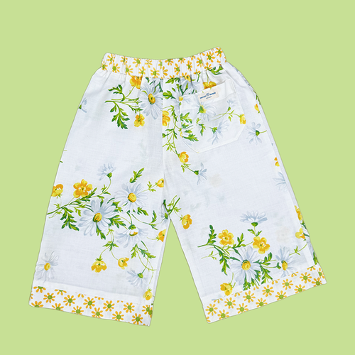 Clam Diggers Size L (3T)
