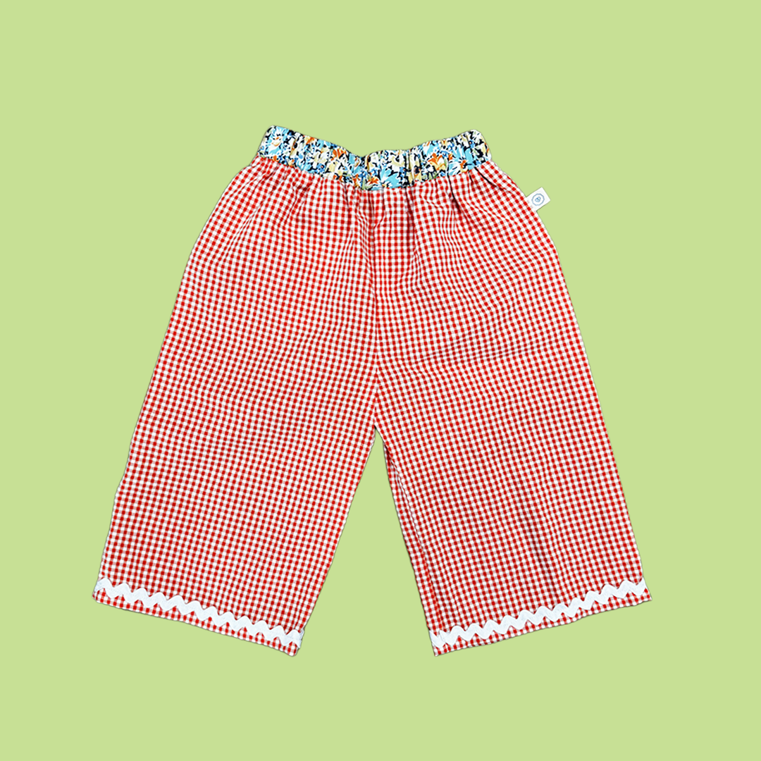 Clam Diggers Size L (3T)